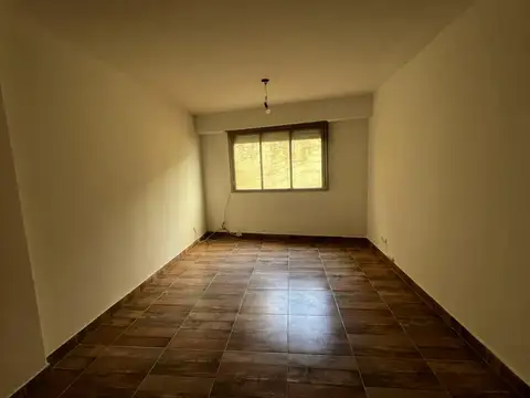 Monoambiente con mucha luz. Excelente ubicación.