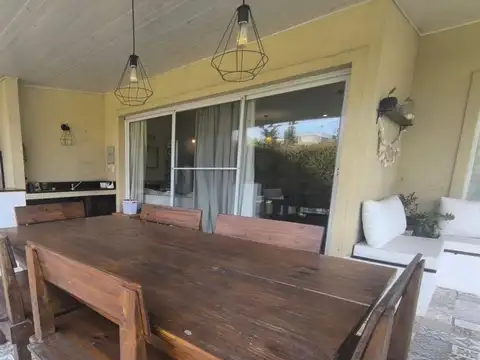 Casa en Venta con 3 cocheras