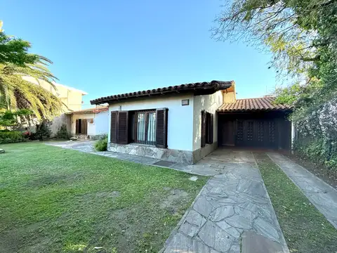 Casa Chalet Quinta en Venta con Pileta Quincho y Parrilla en Sourigues