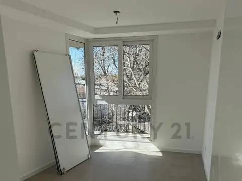 VENTA DEPARTAMENTO 2 AMBIENTES A ESTRENAR TIGRE CENTRO EDIFICIO DE CATEGORÍA.