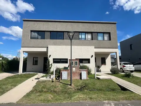 Casa Dúplex  en Alquiler en El Aljibe, Pilar, G.B.A. Zona Norte