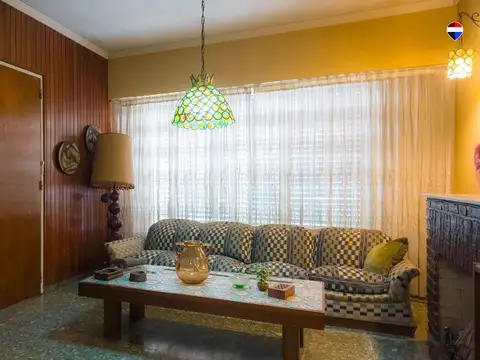 VENTA CASA 4 AMB COCHERA PATIO PARRILLA