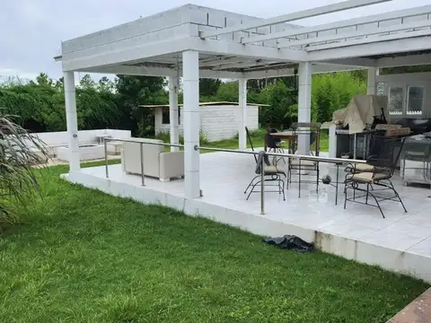 Casa en Venta con 4 cocheras