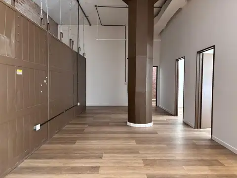 Oficina en Alquiler con 1 cochera