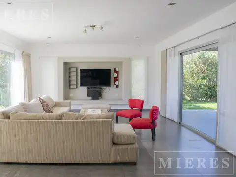 Casa 7 ambientes con 3 baños