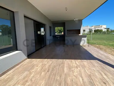 Casa en Venta en Pilar del Este - Santa Lucia, USD 199.000