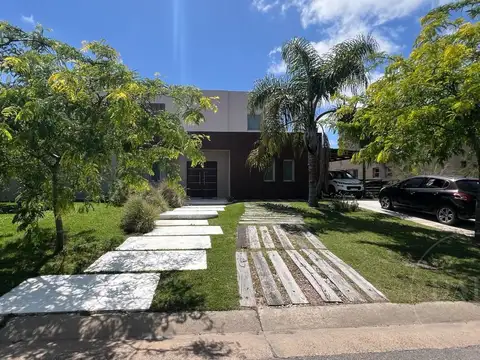 Casa al lago en Venta Barrio El Encuentro / Tigre cercano a Nordelta