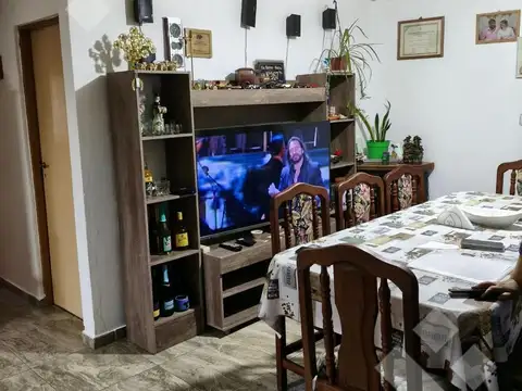 En Venta/ Permuta | Casa de 2 Dormitorios | Barrio Dón Pedro | Villa Manzano