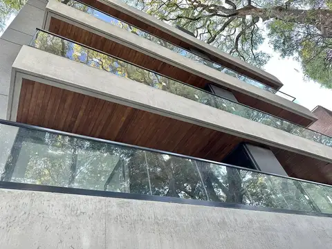 Sensacional departamento con cochera y baulera frente al CASI.