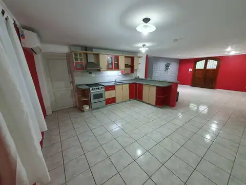 Casa 5 ambientes con 2 baños