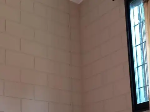 Casa 5 ambientes con 1 baño