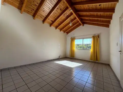 Casa en Venta con 3 cocheras