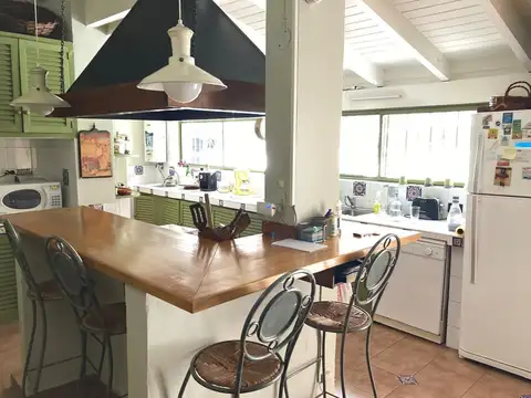 Casa 6 ambientes con 3 baños