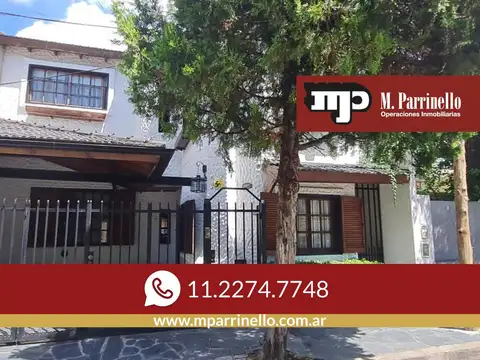 Casa 5 ambientes, patio, terraza, cochera, proxima a estación Florida-Mitre- En Venta.