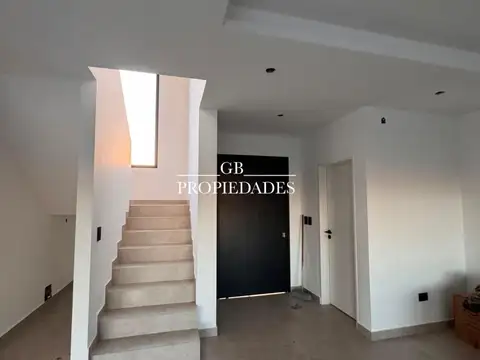 Casa en Venta con 3 cocheras