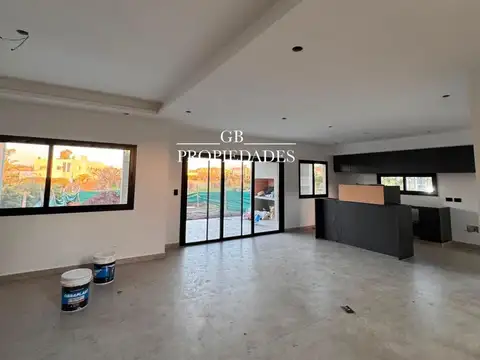 Casa 5 ambientes con 3 baños
