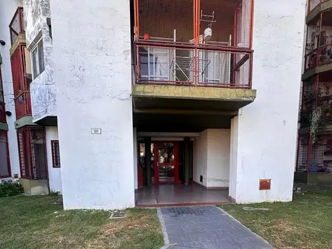 Muy buen depto. de 3 amb. en alquiler en Carapachay 