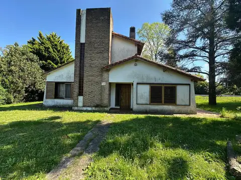 CASA 5 AMBIENTES EN VENTA LA UNION CON PISCINA