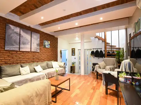 Venta casa 6 amb cochera jardín pileta en Caseros