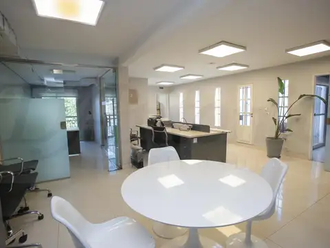 Casa 16 ambientes con 7 baños