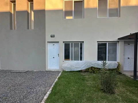 Duplex venta Pilar La Fernanda 3 ambientes jardín y parrilla individual pileta sum última unidad