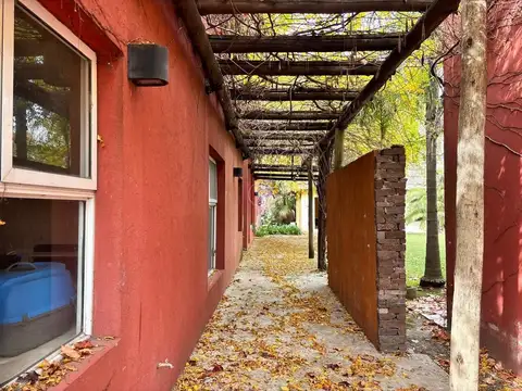 Casa 8 ambientes con 6 baños