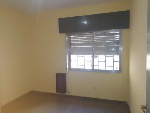 CASA 4 DORMITORIOS A 6 CUADRAS PLAZA PRINGLES