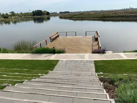 Av de los Lagos al 205