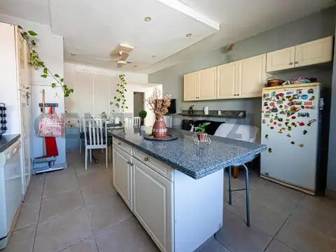 VENTA PH 5 AMBIENTES CON TERRAZA PROPIA Y GARAGE- APTO CREDITO.