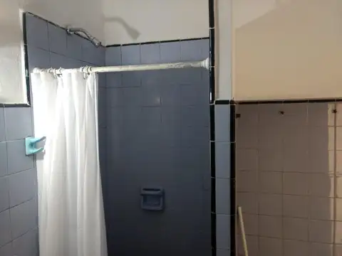 Amplio departamento c/jardín