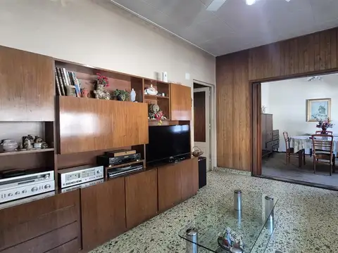 En venta PH 4 amb., independiente, frente con patio y terraza. V. Martelli