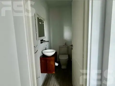 Casa 6 ambientes con 2 baños