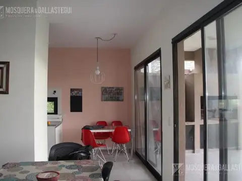 Casa en Alquiler Temporal con 3 cocheras