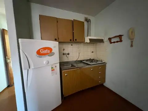 Alquiler departamento monoambiente por escalera, barrio Pichincha, Rosario