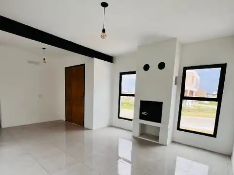 Casa 4 ambientes con 2 baños