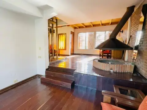 Casa 4 ambientes con 3 baños