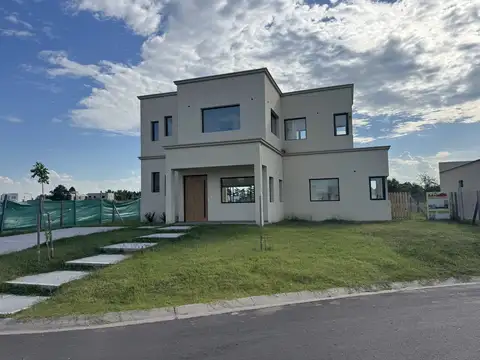 casa 4 ambientes barrio santa elisa pilar del este