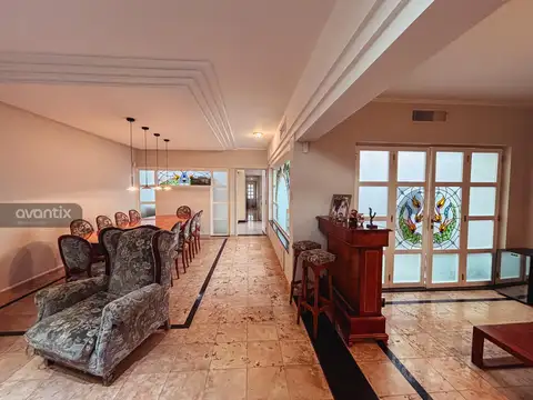 Casa 10 ambientes con 3 baños