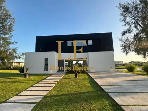 VENTA CASA EN EL NAUDIR AL RIO