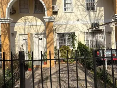 casa tipo duplex en venta complejo privado moreno 3ambientes