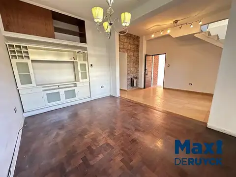 Casa 5 ambientes con 4 baños