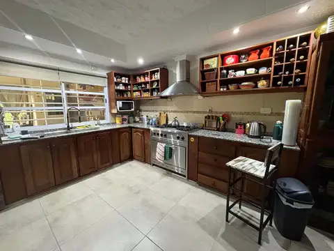 Casa 5 ambientes con 3 baños