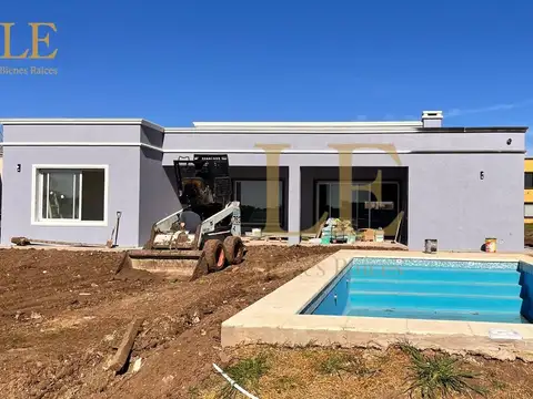 Casa en Venta con 4 cocheras