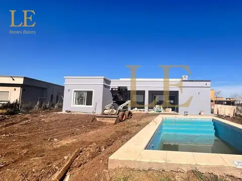 Casa 4 ambientes con 3 baños