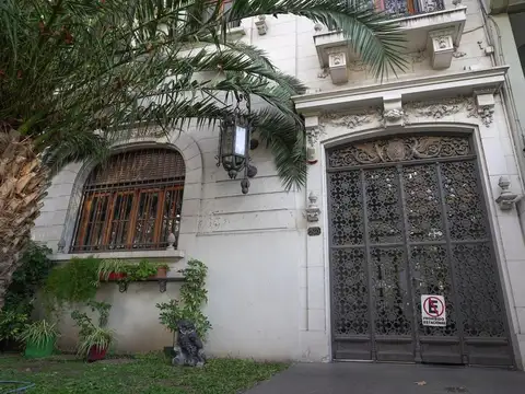 Espectacular casa en Bv. Oroño 240. Contrato comercial.