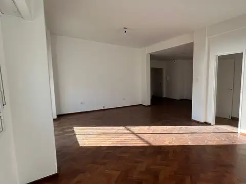 Departamento 8 ambientes con 3 baños