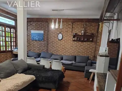 Casa 4 ambientes con 2 baños