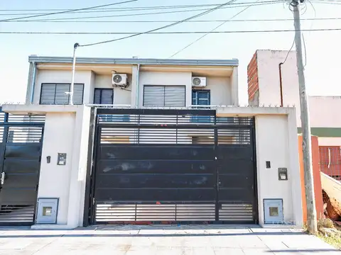 Duplex en Melchor Romero