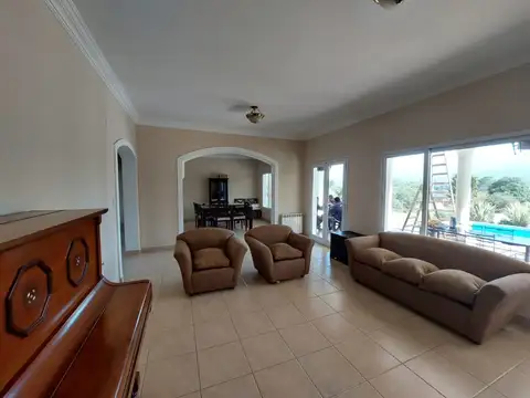 Casa en Alquiler en El Tipal, USD 3.300