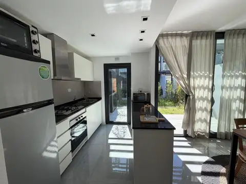 Depto Tipo Casa en Venta con 1 cocheras